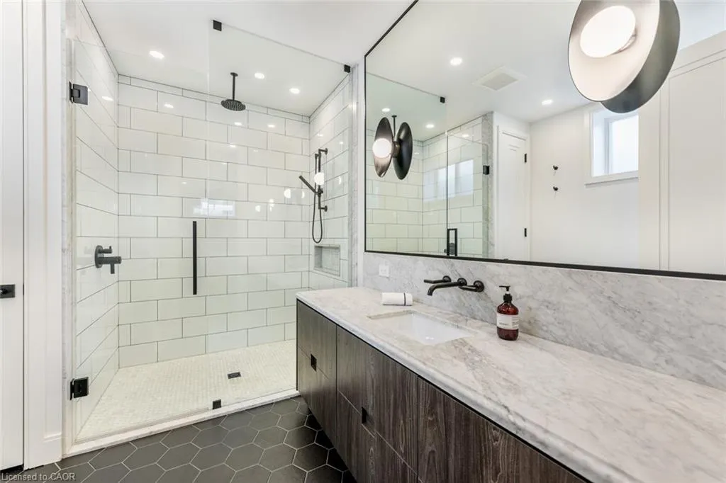 2265 Lakeshore Road, #3