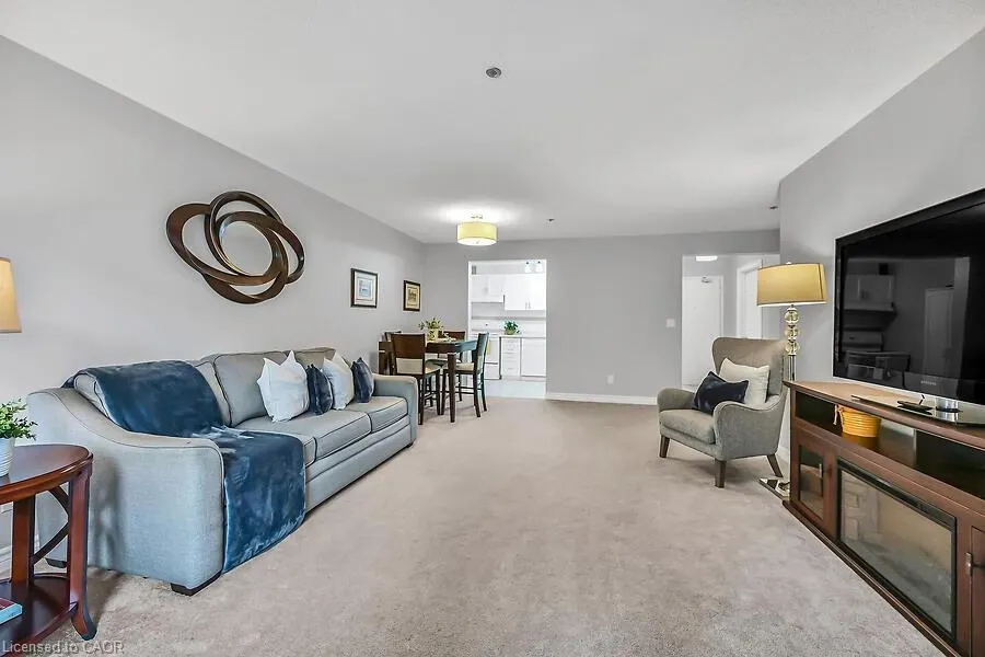 6 Niagara Street, #204