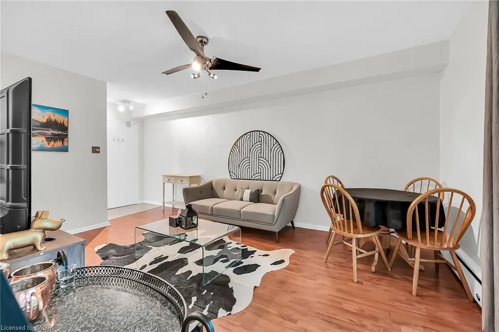 40 Robinson Street, #208