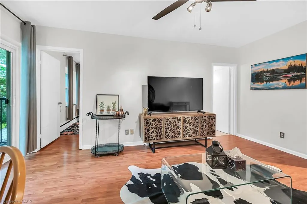 40 Robinson Street, #208