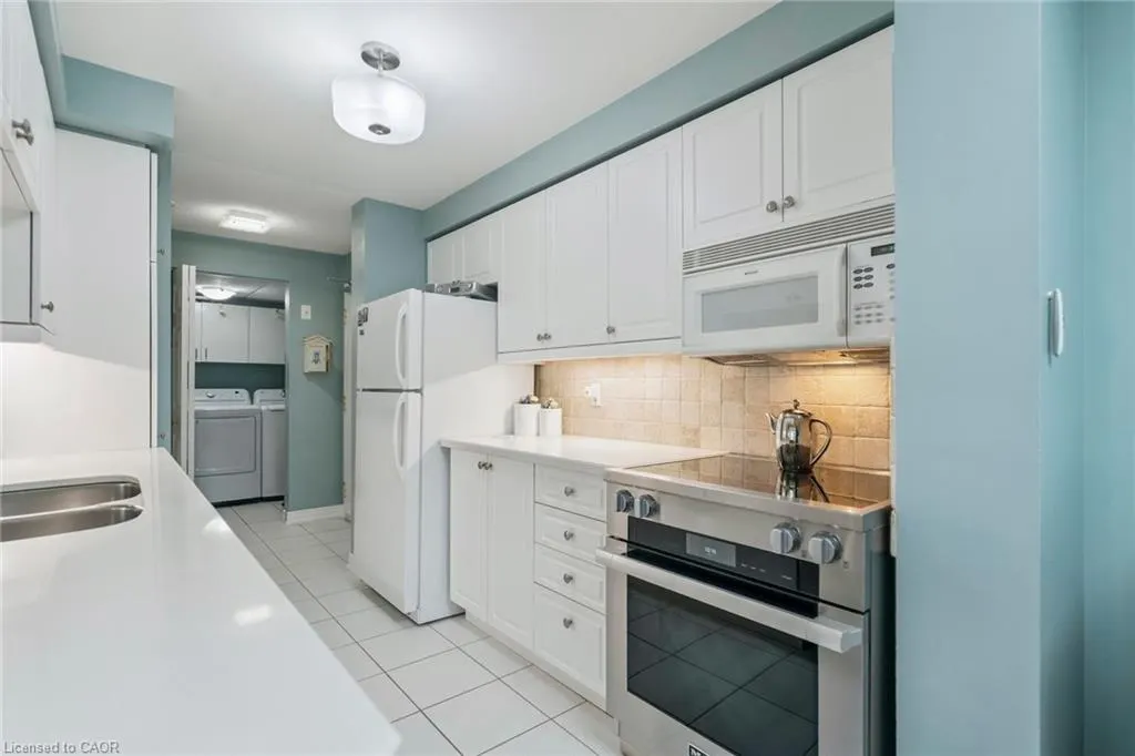 970 Golf Links Road, #302