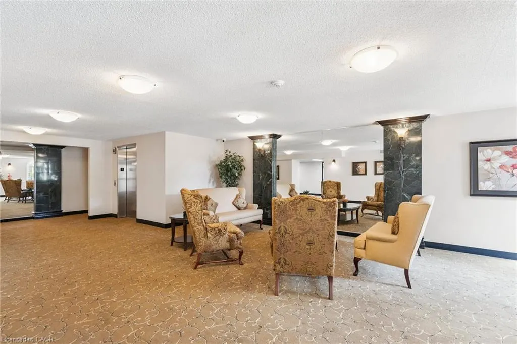 970 Golf Links Road, #302