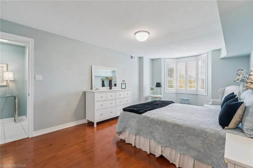 970 Golf Links Road, #302