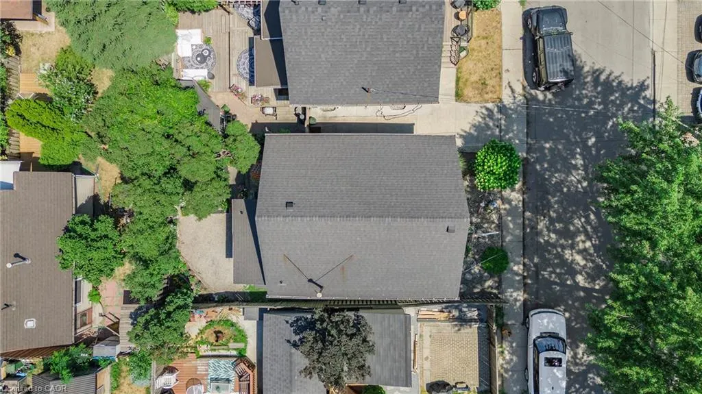 1 Mareve Avenue