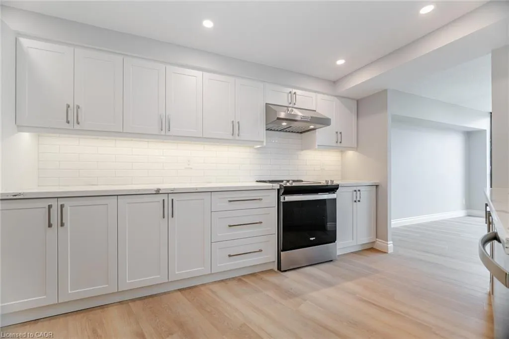 1240 Marlborough Court, #606