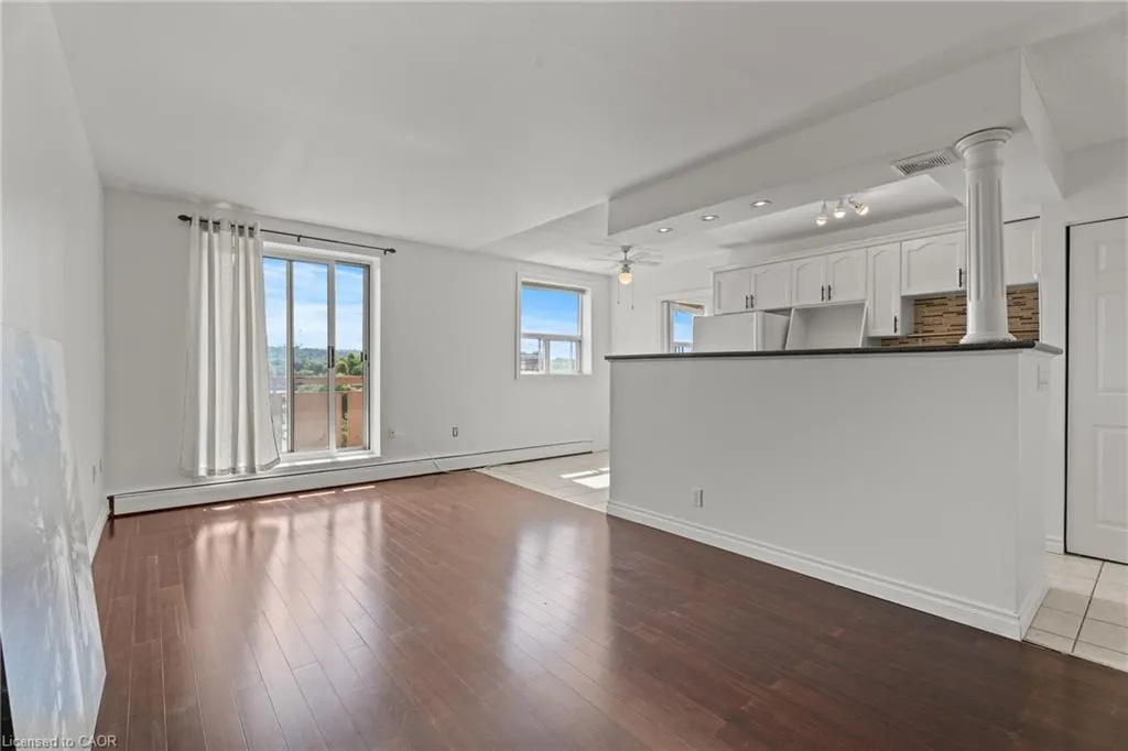 851 Queenston Road, #505