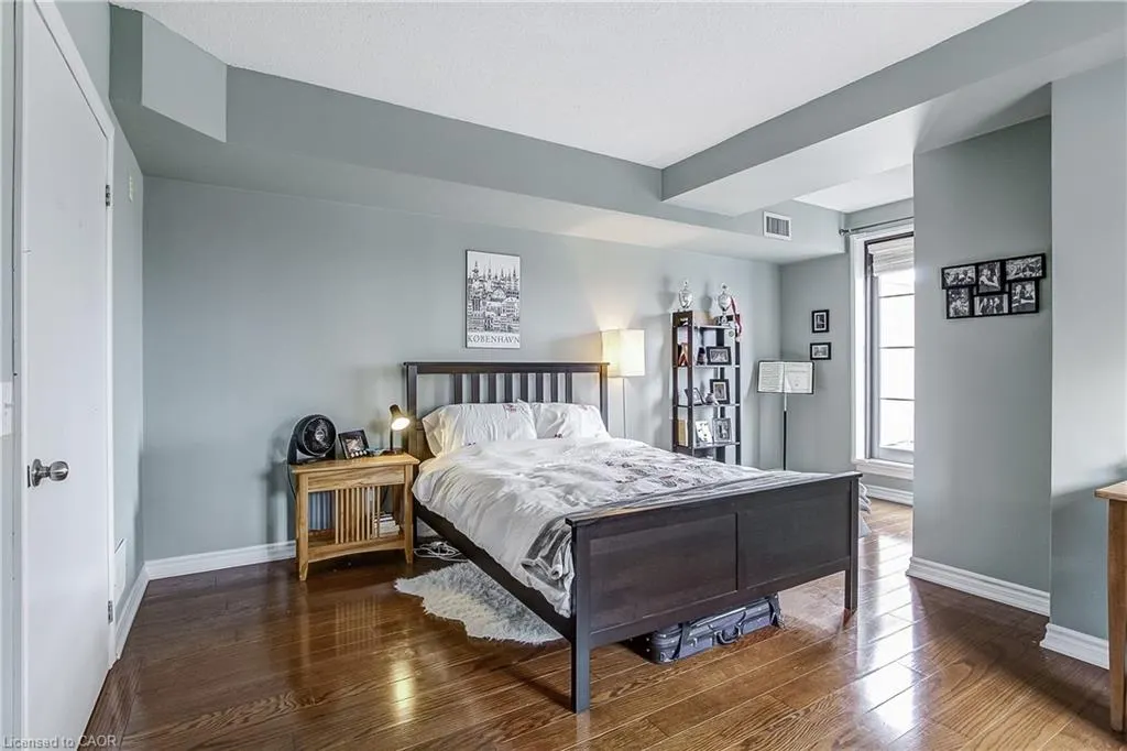 47 Caroline Street N, #404