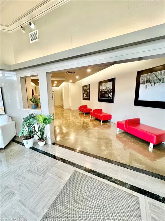404 King Street, #109