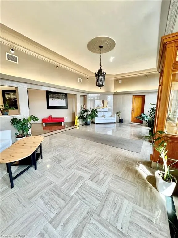 404 King Street, #109