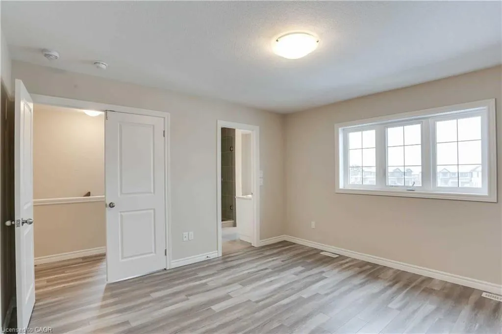 184 Links Crescent