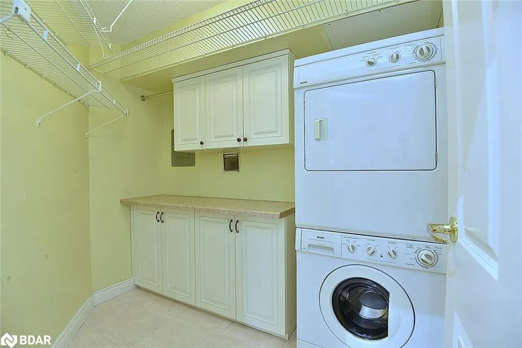 5280 Lakeshore Road, #404