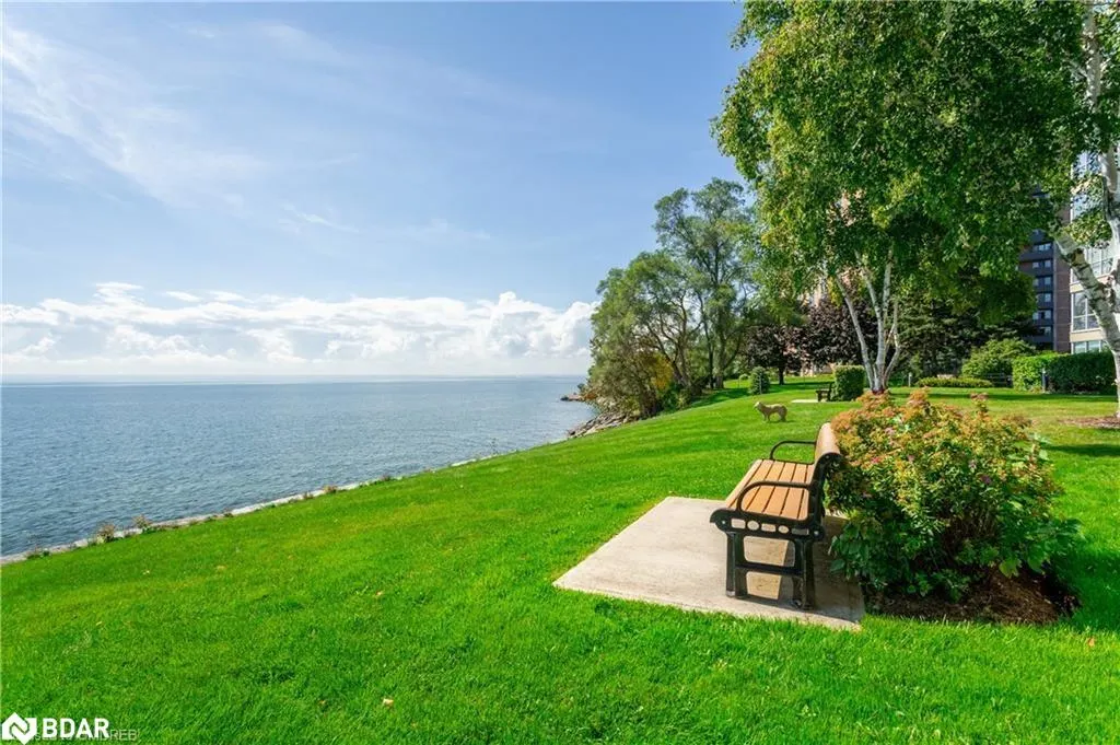 5280 Lakeshore Road, #404