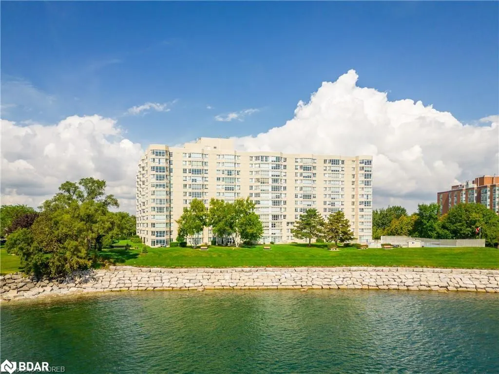 5280 Lakeshore Road, #404