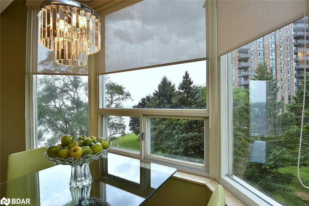 5280 Lakeshore Road, #404