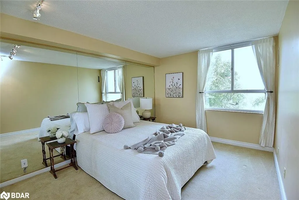 5280 Lakeshore Road, #404