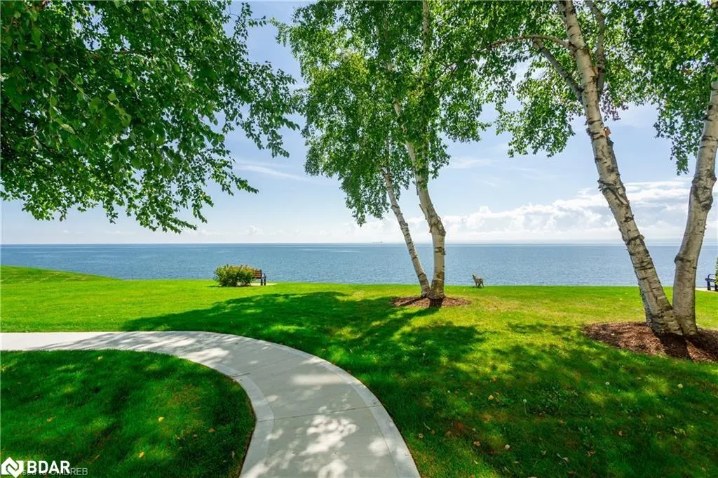 5280 Lakeshore Road, #404