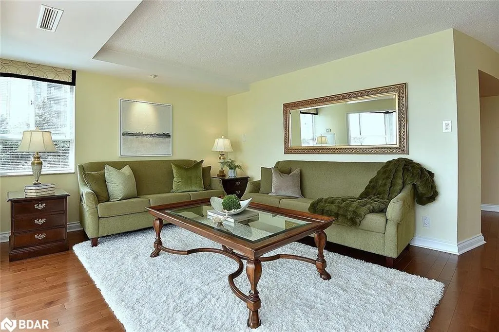 5280 Lakeshore Road, #404