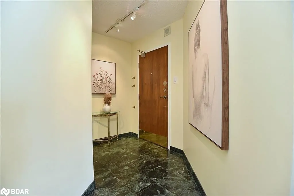 5280 Lakeshore Road, #404
