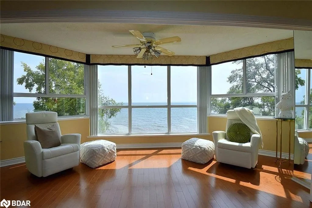 5280 Lakeshore Road, #404