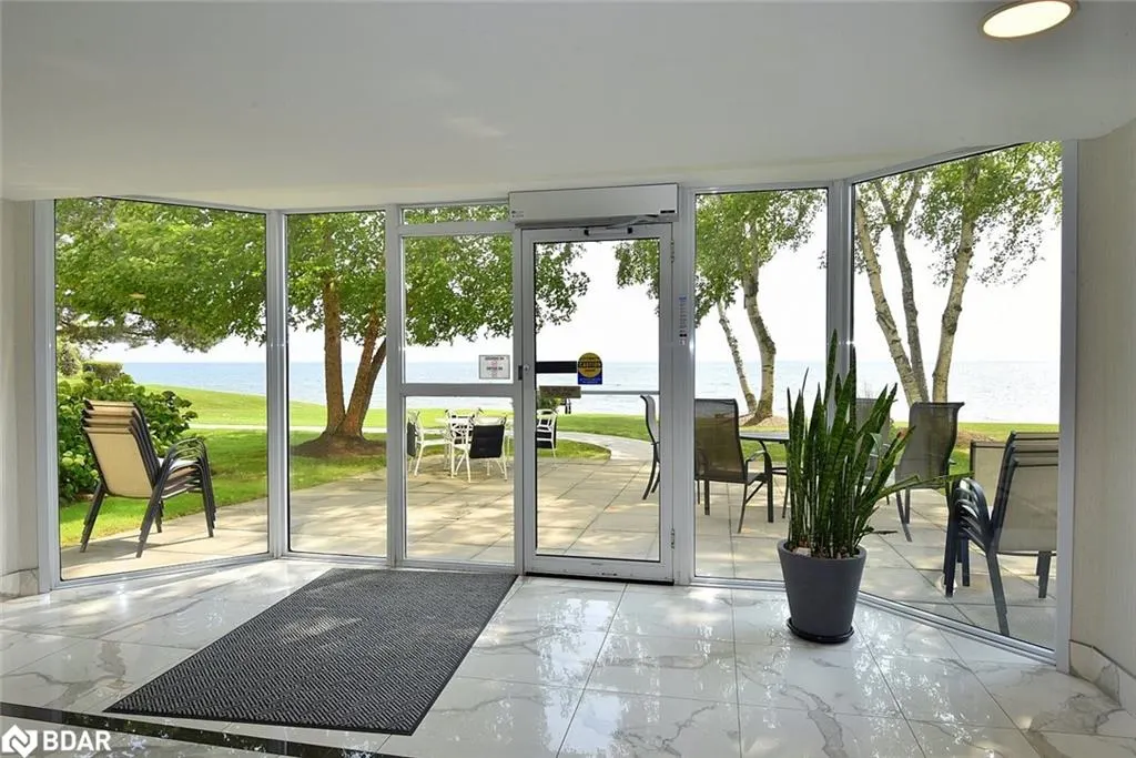 5280 Lakeshore Road, #404