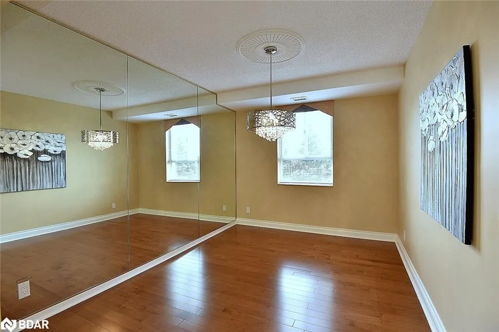 5280 Lakeshore Road, #404