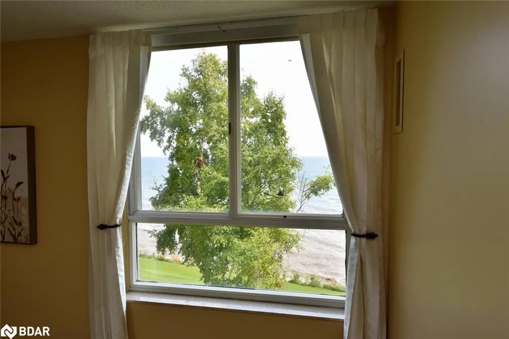 5280 Lakeshore Road, #404
