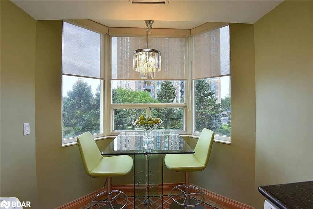 5280 Lakeshore Road, #404