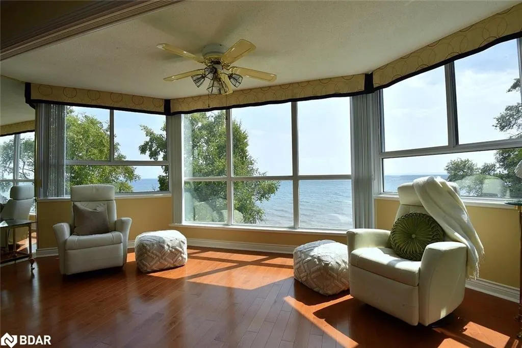 5280 Lakeshore Road, #404
