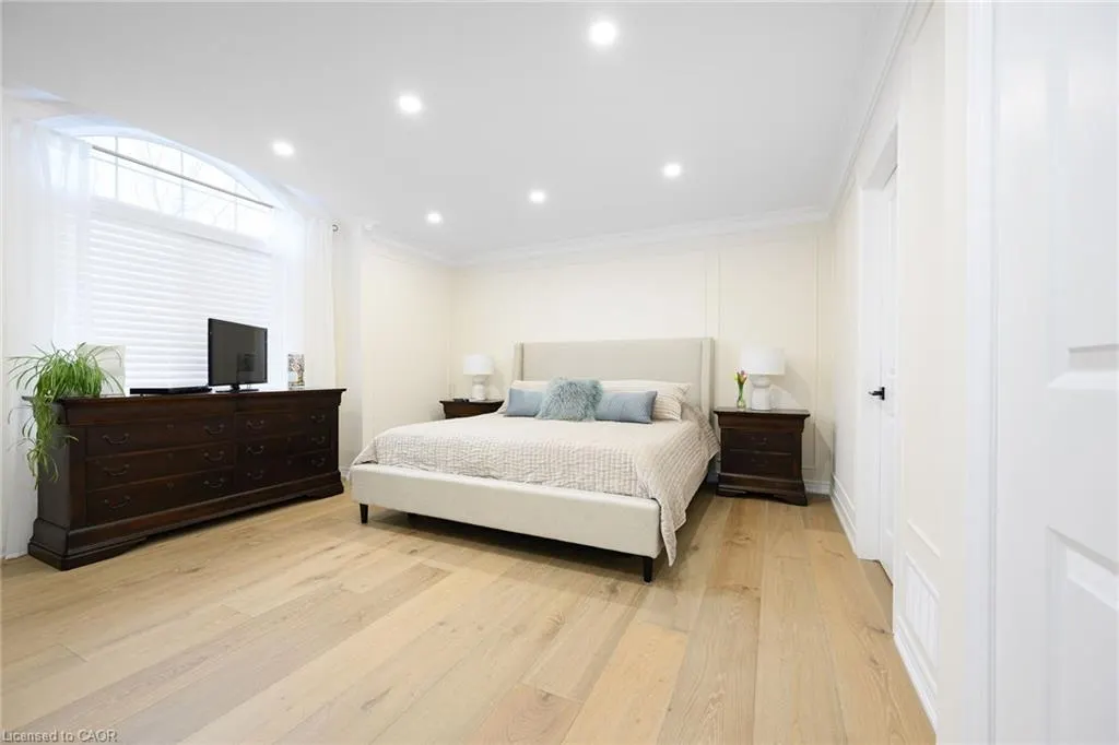 270 Main Street W, #9