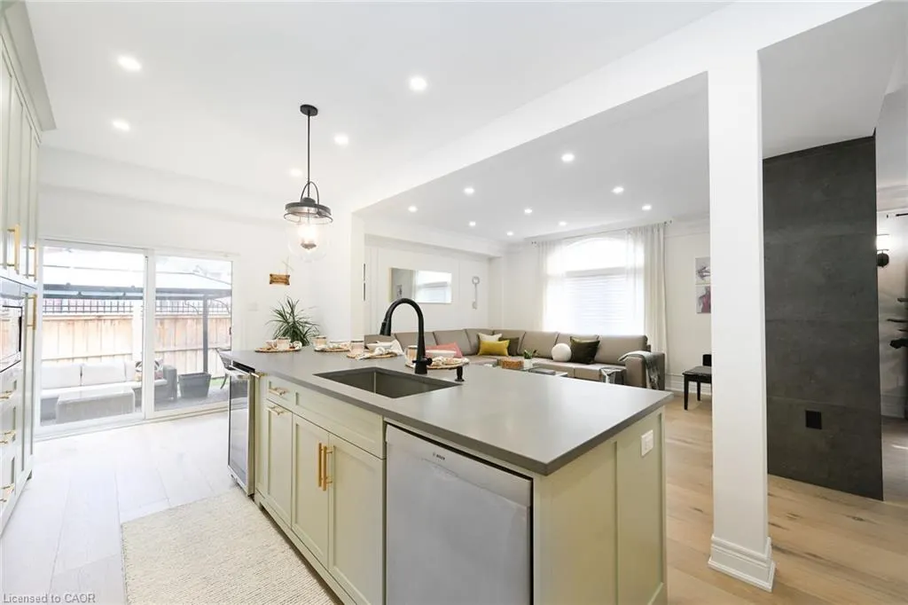 270 Main Street W, #9