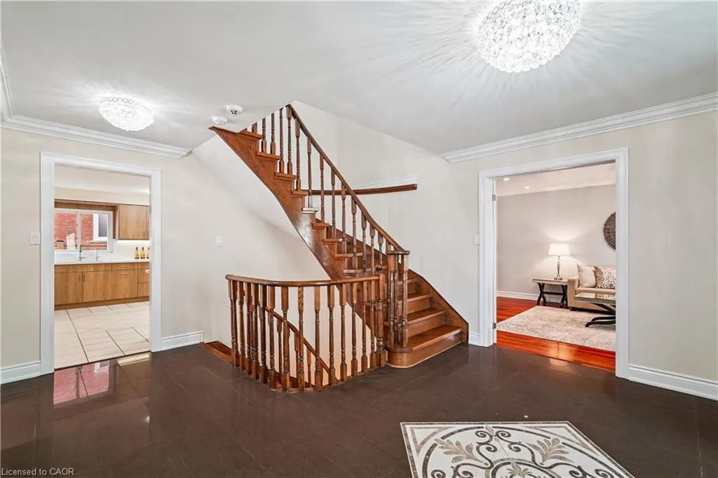 2814 Guilford Crescent