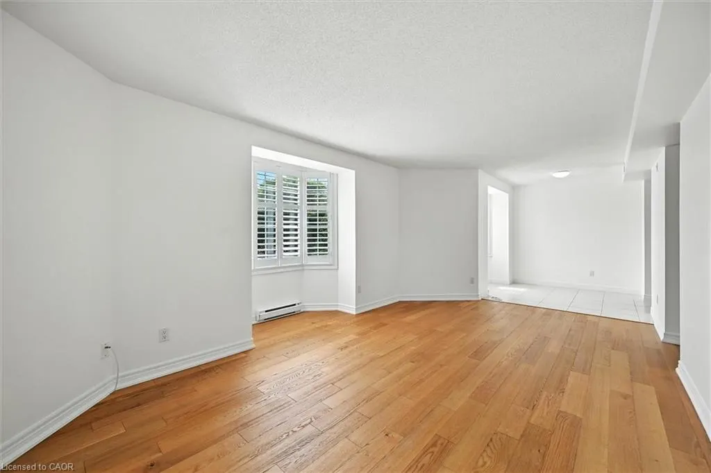 990 Golf Links Road, #204