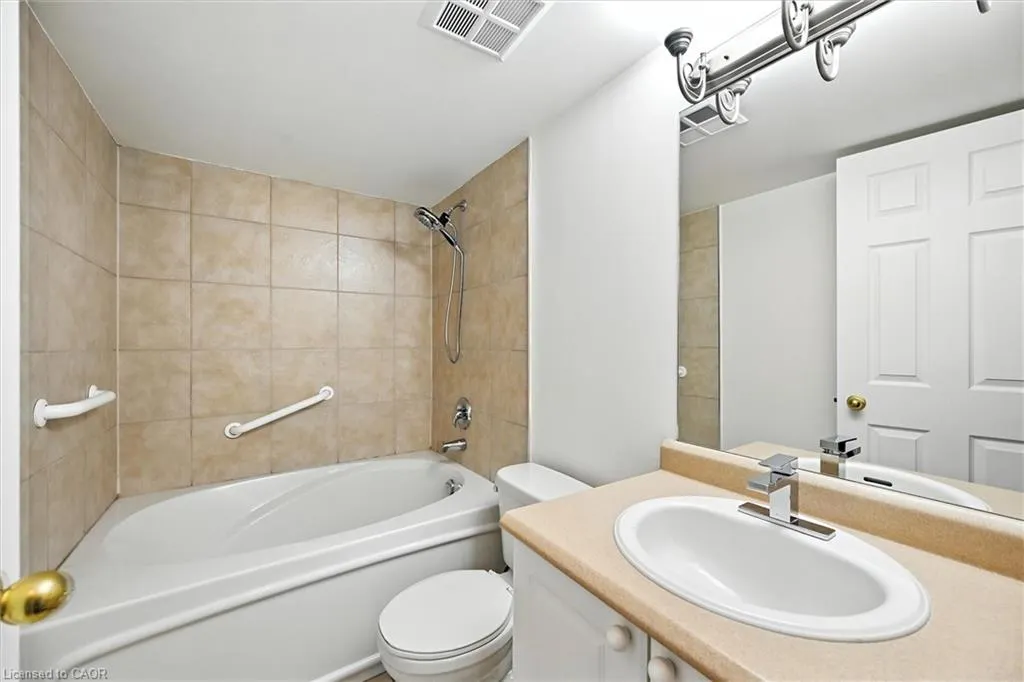 990 Golf Links Road, #204