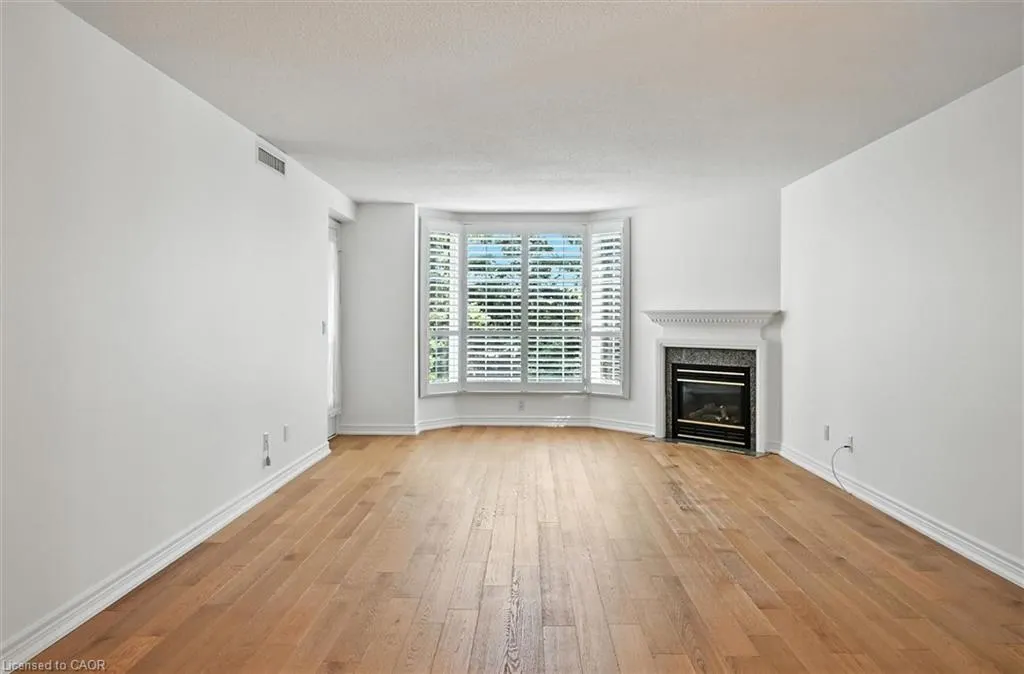990 Golf Links Road, #204