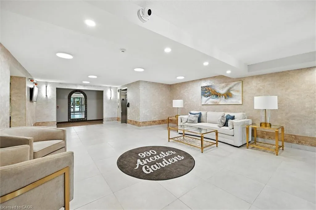 990 Golf Links Road, #204