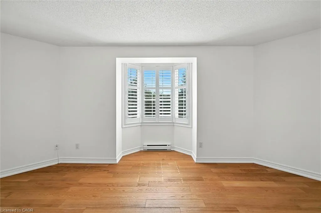 990 Golf Links Road, #204