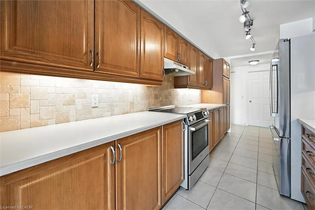 990 Golf Links Road, #204