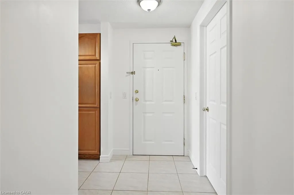 990 Golf Links Road, #204