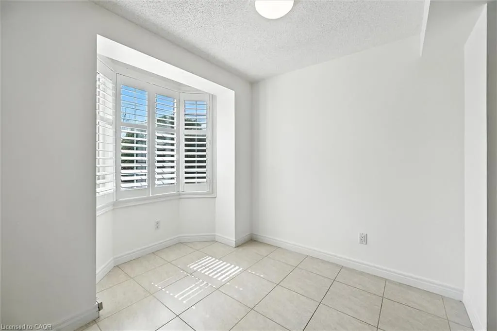 990 Golf Links Road, #204