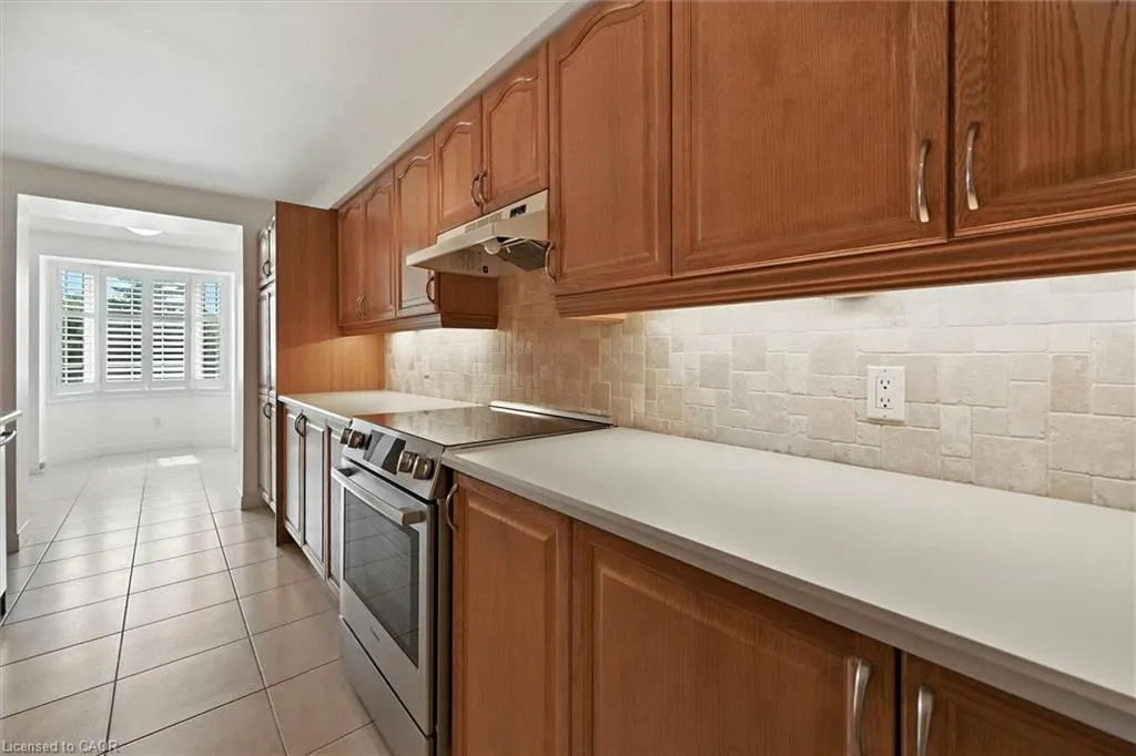 990 Golf Links Road, #204