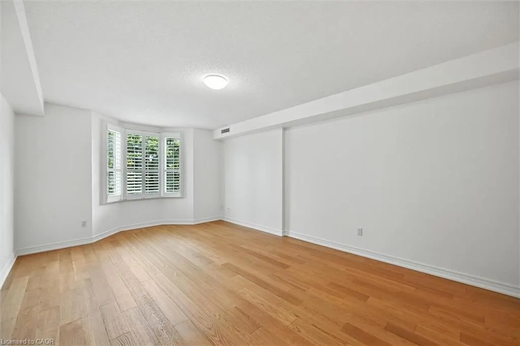 990 Golf Links Road, #204