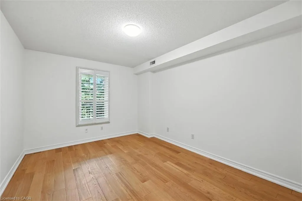 990 Golf Links Road, #204