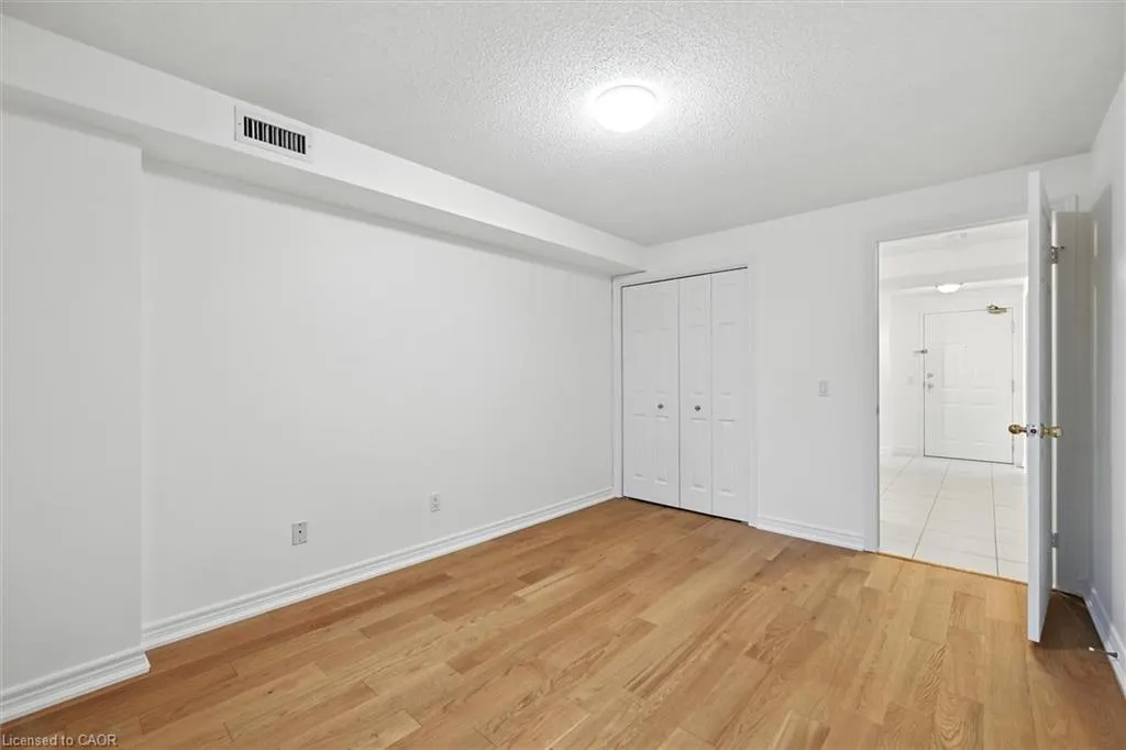 990 Golf Links Road, #204