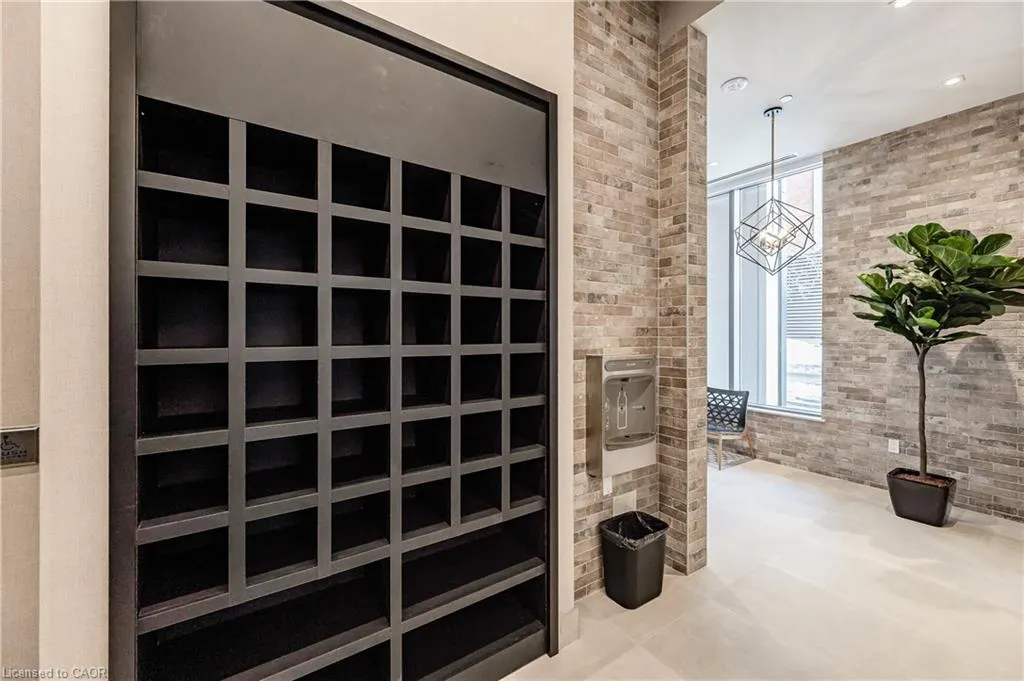 212 King William Street E, #415