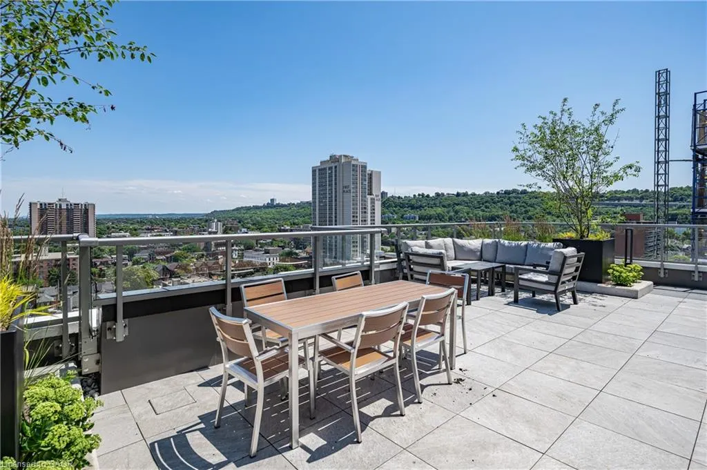 212 King William Street E, #415