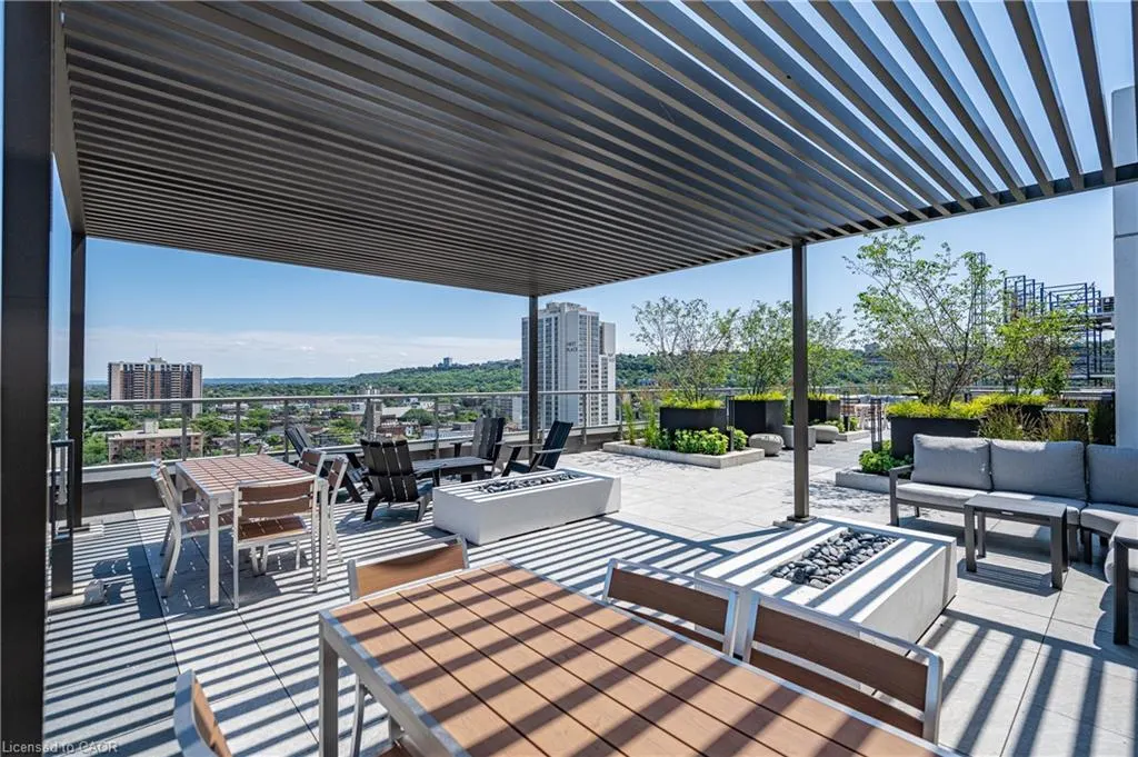 212 King William Street E, #415
