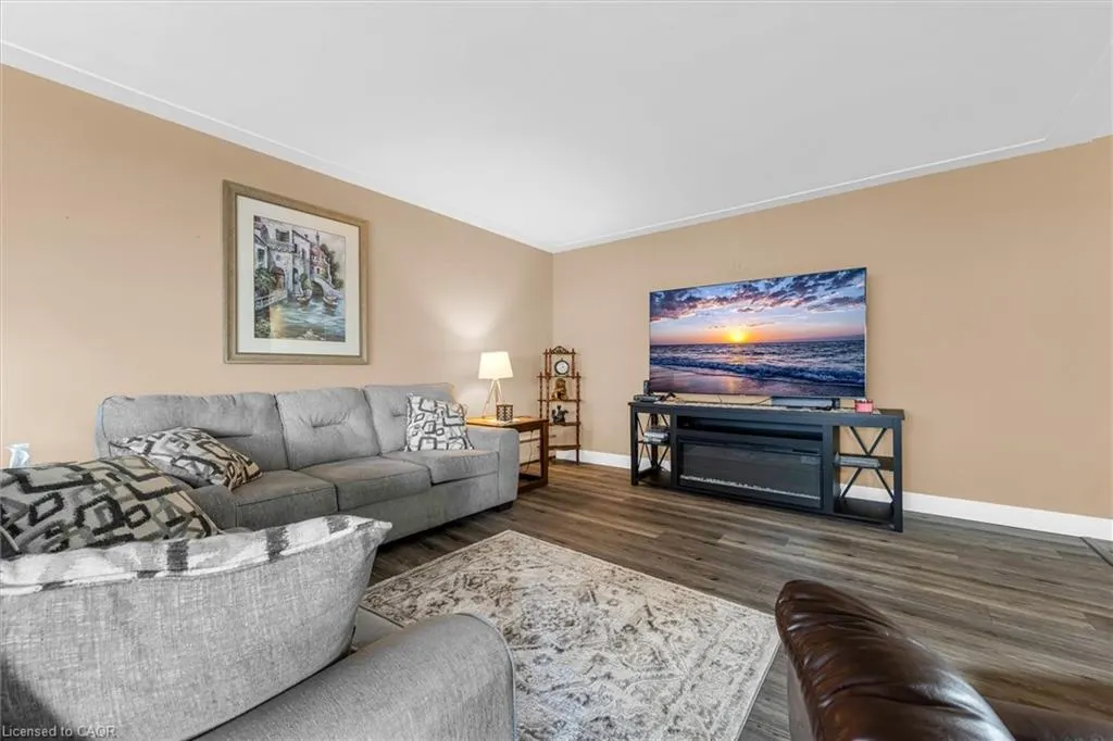 510 Queenston Road, #306