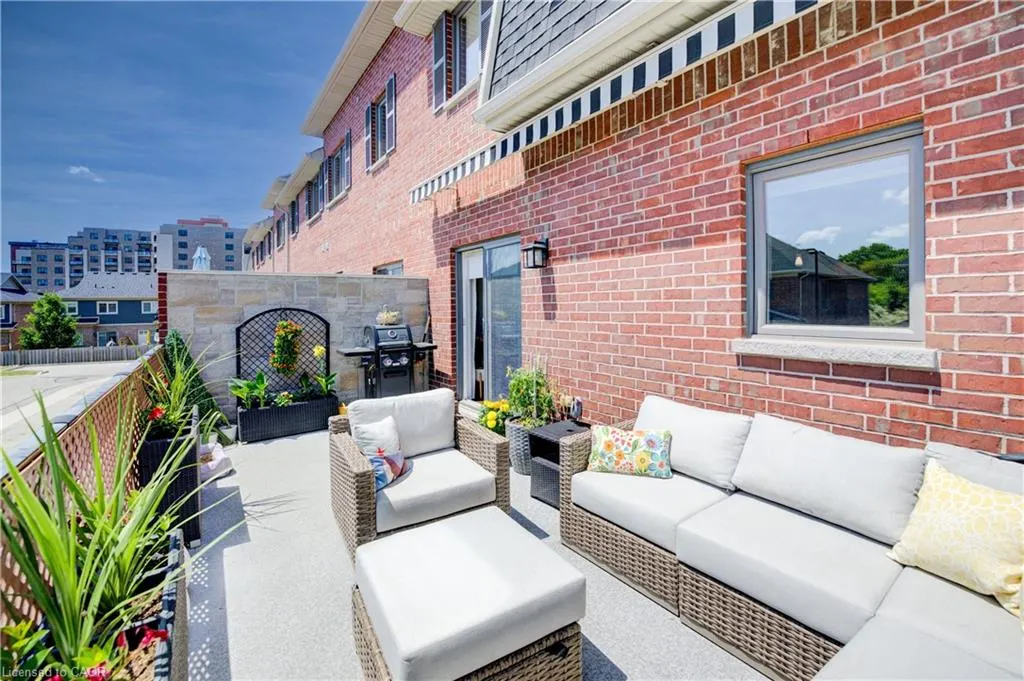 44 Flamboro Street, #7