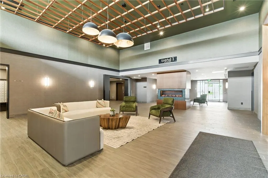 450 Dundas Street E, #902