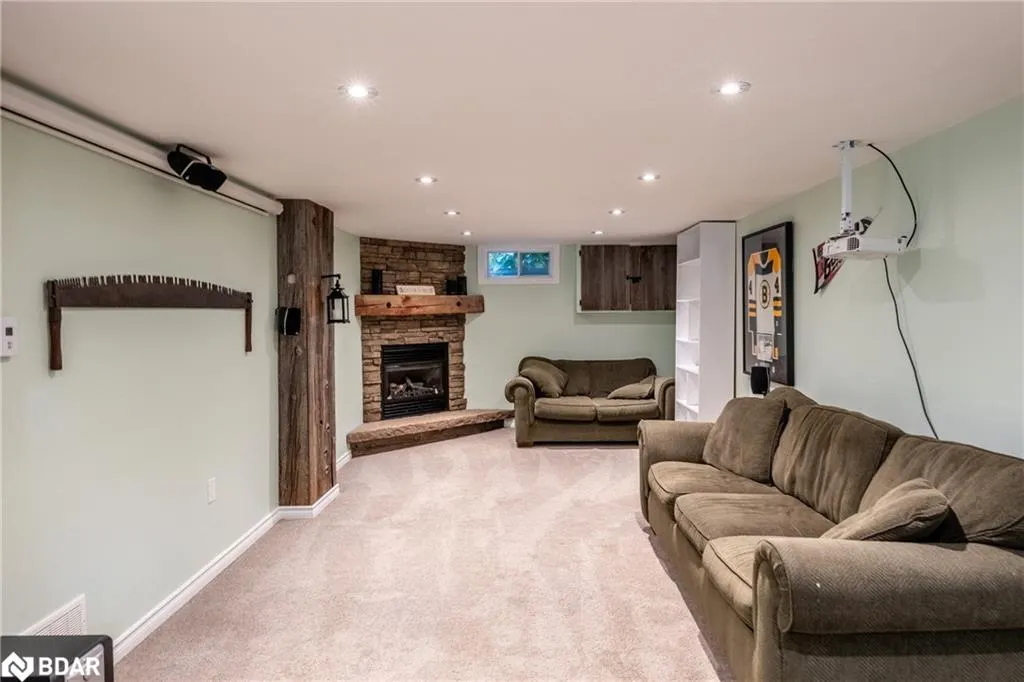 6 Goldie Avenue